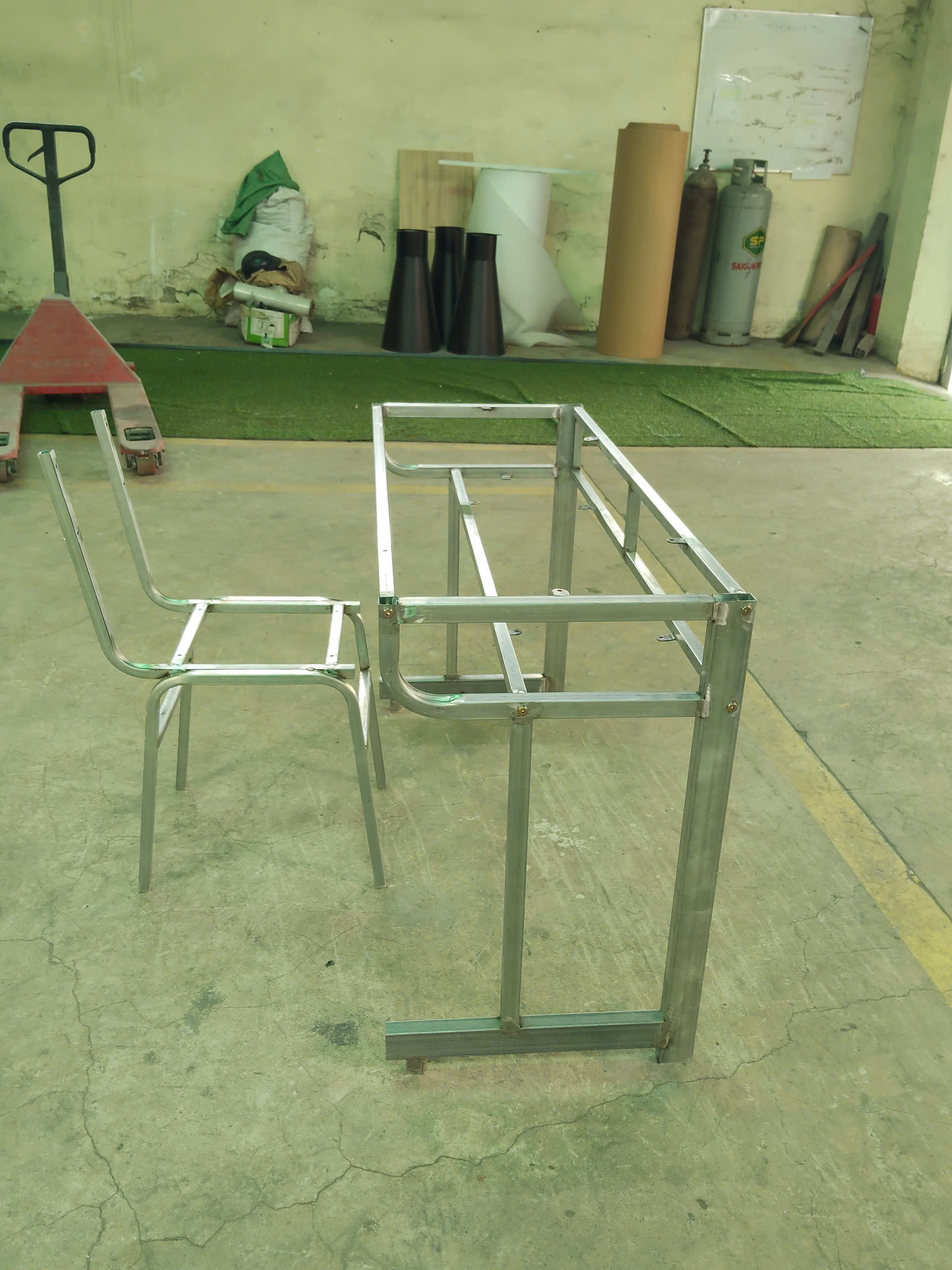 Bàn ghế học sinh gỗ cao su BHSCS2